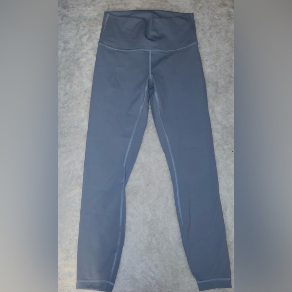 CHAMBRAY BLUE LULULEMON LEGGINGS